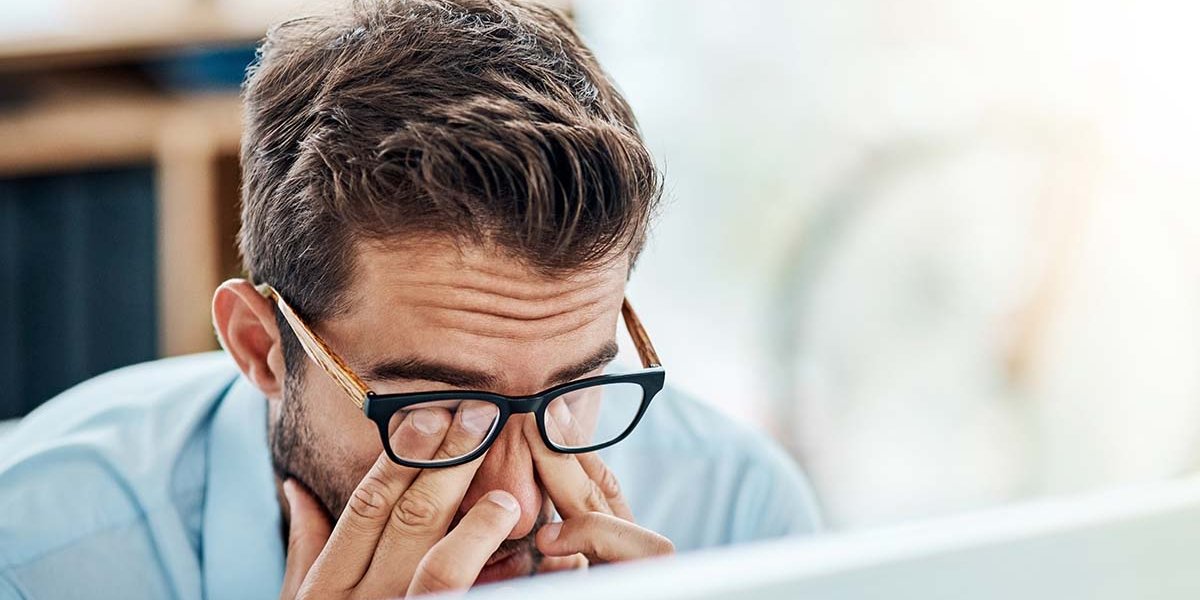 Mein Arbeitgeber will mich nicht gehen lassen: Arbeitnehmer müde vom Stress mit dem Chef