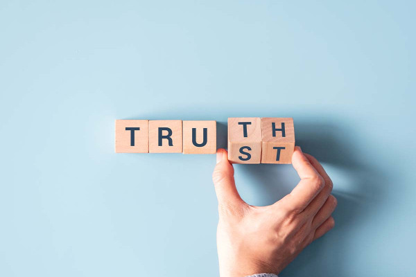 Radikale Ehrlichkeit: Trust / Truth