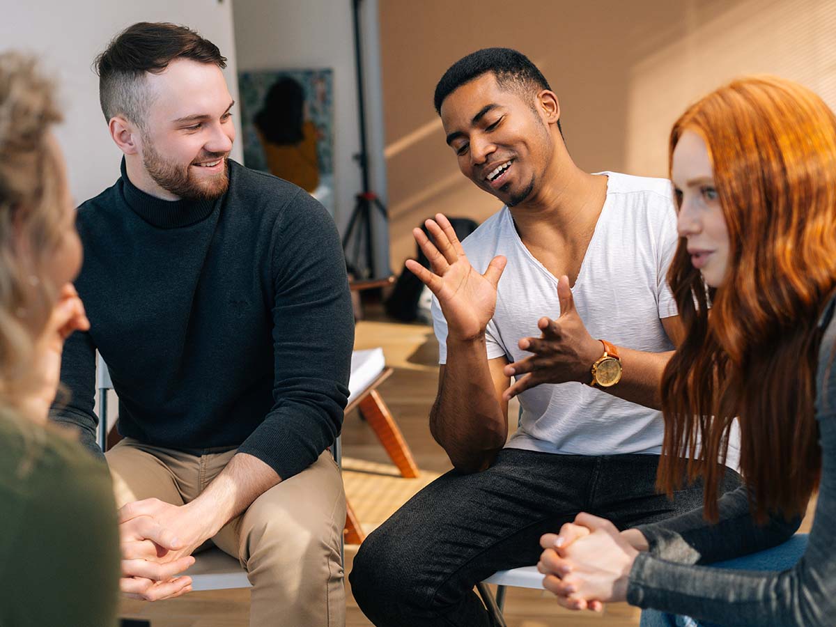 Team-Meeting, um über die dominanz der betroffenen Kollegen offen zu sprechen